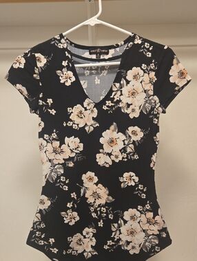 Almost Famous Black Floral V-Neck Tee